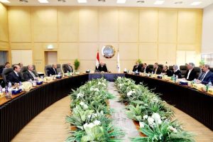وزير الصناعة والنقل يشيد بآداء الشركة القابضة لمشروعات الطرق والكباري والنقل البري - 5 - سيناء الإخبارية