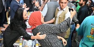 وزيرة التضامن تشارك في أكبر مائدة إفطار رمضانية بالمطرية - 3 - سيناء الإخبارية