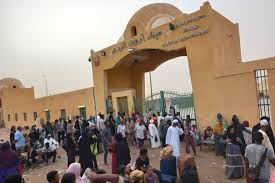 2700 سوداني يعبرون من مصر عبر معبر أرقين وسط نقص في وسائل النقل ومناشدات للتدخل العاجل - 3 - سيناء الإخبارية