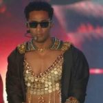 محمد رمضان في أمريكا يشعل الجدل بملابس مثيرة.. ويسترجع ذكريات الكشري والمترو - 1 - سيناء الإخبارية