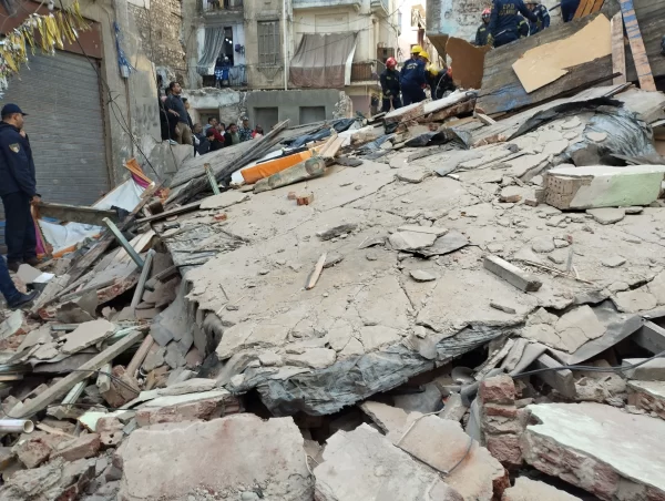 إنقاذ 3 أطفال من تحت أنقاض عقار منهار في اللبان بالإسكندرية - 1 - سيناء الإخبارية