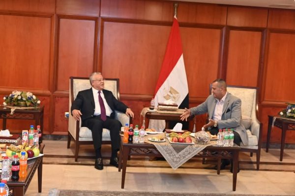 محافظ جنوب سيناء يستقبل رئيس مجلس النواب والوفد المرافق في شرم الشيخ.. صور - 1 - سيناء الإخبارية