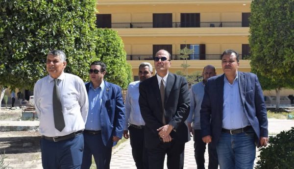 رئيس جامعة العريش يرحب بالطلاب ويشرف على نظام التغذية والإقامة بالمدن الجامعية - 3 - سيناء الإخبارية