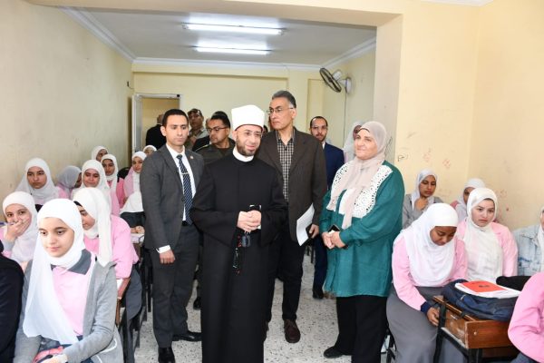 وزير الأوقاف يوجه بتطوير معهد التمريض ويطلق مشروع الأرشيف المركزي للوزارة - 1 - سيناء الإخبارية