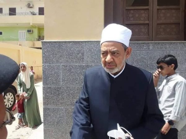 شيخ الأزهر بزور قبر والده وجده قبل إنهاء رحلة التعافى بالأقصر - 1 - سيناء الإخبارية