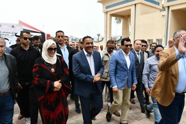 وزير الشباب والرياضة يفتتح معرض المنتجات الحرفية والتراثية بمناسبة عيد تحرير سيناء - 1 - سيناء الإخبارية