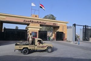 المعابر تحت سيطرة الاحتلال... والمساعدات متكدسة في سيناء منذ شهرين - 1 - سيناء الإخبارية