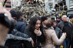 زلزال يهز إسطنبول بقوة 6.2 درجات.. و151 إصابة بسبب الذعر - 3 - سيناء الإخبارية