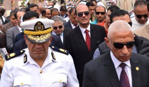 رئيس جامعة العريش يضع إكليل الزهور في ذكرى تحرير سيناء - 1 - سيناء الإخبارية