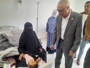 محافظ شمال سيناء يوزع الهدايا على المرضى الفلسطينيين بمستشفى الشيخ زويد - 1 - سيناء الإخبارية