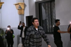 نجوم الفن يواسون نضال الشافعي في عزاء زوجته بالشيخ زايد - 21 - سيناء الإخبارية