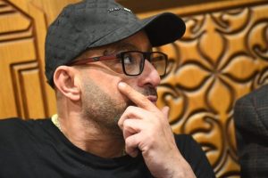وداع يليق بمسيرته..نجوم الفن في عزاء سليمان عيد بمسجد الشرطة - 27 - سيناء الإخبارية