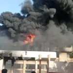 حريق ضخم يلتهم مصنع بلاستيك في المنطقة الصناعية بـ6 أكتوبر والدفع بـ10 سيارات إطفاء - 20 - سيناء الإخبارية حريق ضخم يلتهم مصنع بلاستيك في المنطقة الصناعية بـ6 أكتوبر والدفع بـ10 سيارات إطفاء - 19 - سيناء الإخبارية