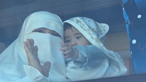 دموع الفرح تودع أولى قوافل حجاج شمال سيناء إلى بيت الله الحرام - 1 - سيناء الإخبارية