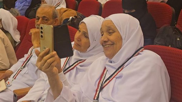 دموع الفرح تودع أولى قوافل حجاج شمال سيناء إلى بيت الله الحرام - 3 - سيناء الإخبارية