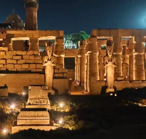 الإضاءة الليلية لمعبد الأقصر تخطف أنظار السيّاح وتروي مجد الفراعنة - 11 - سيناء الإخبارية