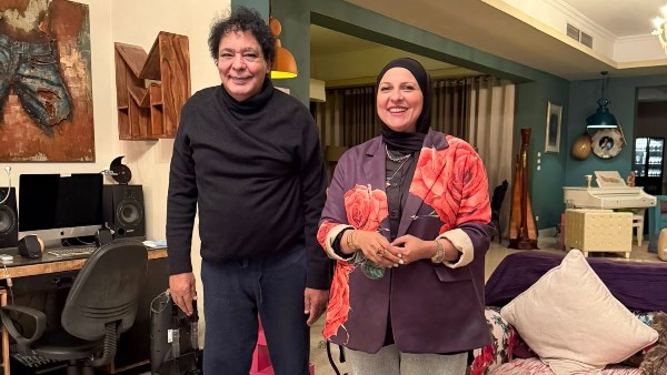 دعاء فاروق تكشف كواليس زيارتها المفاجئة للكينج محمد منير - 3 - سيناء الإخبارية