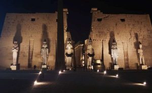 الإضاءة الليلية لمعبد الأقصر تخطف أنظار السيّاح وتروي مجد الفراعنة - 15 - سيناء الإخبارية