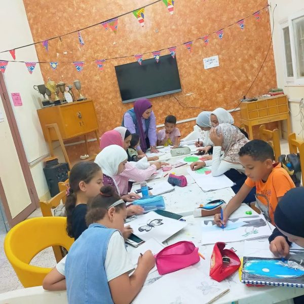 ورش فنية مكثفة لشعبة الفنون التشكيلية بمركز شباب الساحل لتنمية مواهب الطلائع - 13 - سيناء الإخبارية