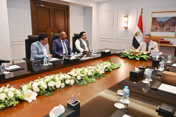 محافظ جنوب سيناء يبحث مع وفد "الجبهة الوطنية" سبل دعم التنمية وخدمة المواطنين - 3 - سيناء الإخبارية
