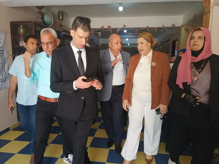 رئيسة المجلس القومي للطفولة تتابع فعاليات مبادرة تمكين الفتيات بمركز شباب العريش - 1 - سيناء الإخبارية
