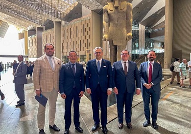 المتحف المصري الكبير يستقبل كبير مستشاري ترامب في أول زيارة رسمية له إلى مصر - 1 - سيناء الإخبارية