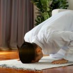 حكم تأخير الصلاة بسبب مشاهدة المباريات أو للعمل.. المستشار السابق للمفتي يجيب - 1 - سيناء الإخبارية