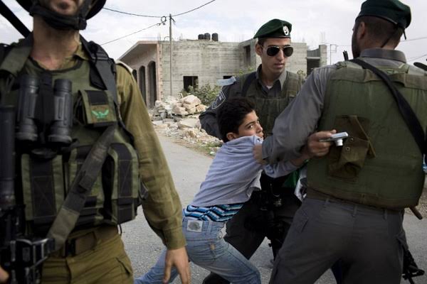في مرمى البنادق الإسرائيلية..فلسطينيون يُجبرون على حماية الجنود بأجسادهم - 5 - سيناء الإخبارية