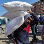 آلية إسرائيلية مشبوهة لإدخال المساعدات تشعل غضب قطاع غزة - 2 - سيناء الإخبارية آلية إسرائيلية مشبوهة لإدخال المساعدات تشعل غضب قطاع غزة - 1 - سيناء الإخبارية