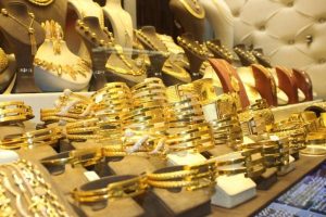 الذهب يلتقط أنفاسه محليًا...والعين على 3300 دولار عالميًا - 3 - سيناء الإخبارية