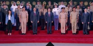 السيسي يشارك في صورة تذكارية بافتتاح بطولة العالم العسكرية للفروسية - 3 - سيناء الإخبارية