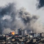 غارات مكثفة وتوسع بري في غزة.. وتوزيع مساعدات أمريكية تحت حراسة إسرائيلية - 1 - سيناء الإخبارية