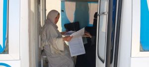 العيادات المتنقلة تصل كرم القواديس..والرعاية الصحية تطرق أبواب الأهالي مجاناً - 1 - سيناء الإخبارية