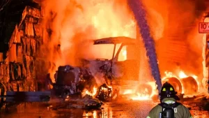 انفجار مروع خلال عملية عسكرية يودي بحياة 13 شخصًا بإندونيسيا - 3 - سيناء الإخبارية