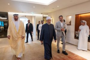 شيخ الأزهر يلتقي قيادات دبي ويؤكد: الشباب والإعلام مفتاح السلام - 3 - سيناء الإخبارية