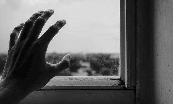 علامات خفية من طفولتك قد تفسّر ما تشعر به اليوم - 1 - سيناء الإخبارية