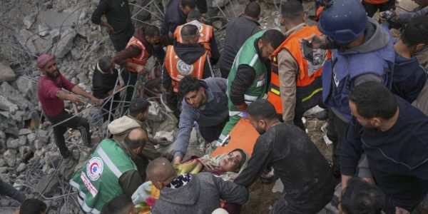 غارات إسرائيلية مكثفة تحصد أرواح المدنيين وتدك المنازل بخان يونس - 18 - سيناء الإخبارية غارات إسرائيلية مكثفة تحصد أرواح المدنيين وتدك المنازل بخان يونس - 17 - سيناء الإخبارية