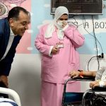 مدبولي يتفقد مركز أورام طنطا ويطمئن على حالة طفلة مريضة بالأورام - 56 - سيناء الإخبارية