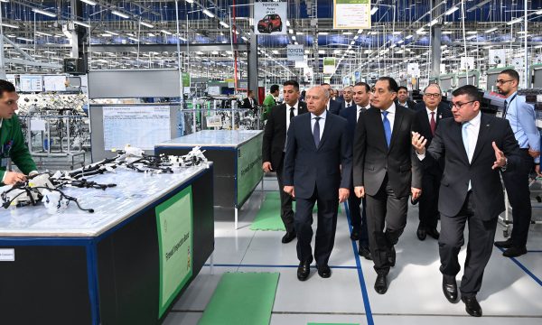 رئيس الوزراء يتفقد مصنع "سوميتومو" الجديد لإنتاج الضفائر الكهربائية للسيارات بالعاشر من رمضان - 3 - سيناء الإخبارية