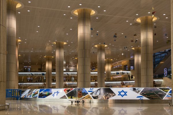 إسرائيل تغلق مطار بن جوريون بعد رصد صاروخ أُطلق من اليمن - 2 - سيناء الإخبارية إسرائيل تغلق مطار بن جوريون بعد رصد صاروخ أُطلق من اليمن - 1 - سيناء الإخبارية