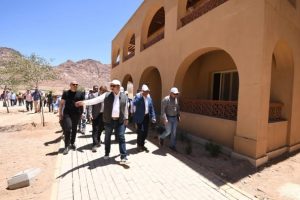 وزير الإسكان يتفقد مشروع التجلي الأعظم في سانت كاترين - 5 - سيناء الإخبارية