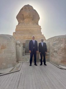 وزير الثقافة التركي يزور أهرامات الجيزة ويشيد بعظمة الحضارة المصرية - 1 - سيناء الإخبارية
