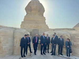 وزير الثقافة التركي يزور أهرامات الجيزة ويشيد بعظمة الحضارة المصرية - 5 - سيناء الإخبارية