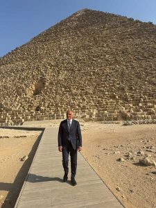 وزير الثقافة التركي يزور أهرامات الجيزة ويشيد بعظمة الحضارة المصرية - 7 - سيناء الإخبارية