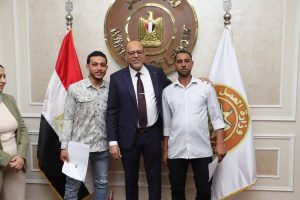 وزير العمل يسلم عقود 1000 فرصة عمل للشباب في الإمارات - 3 - سيناء الإخبارية