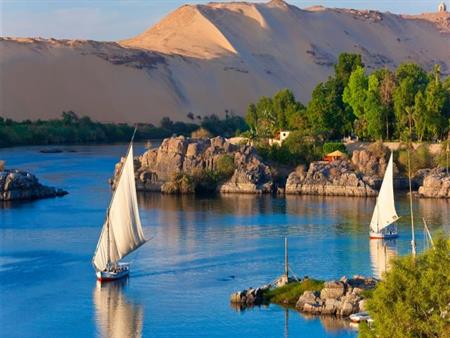 المراكب الشراعية في نيل أسوان: رحلة ساحرة بين التاريخ والجمال  - 3 - سيناء الإخبارية