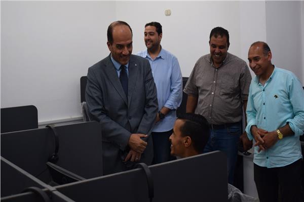 رئيس جامعة العريش يتفقد سير امتحانات الفصل الدراسي الثاني ويشيد بالانضباط والتنظيم - 5 - سيناء الإخبارية