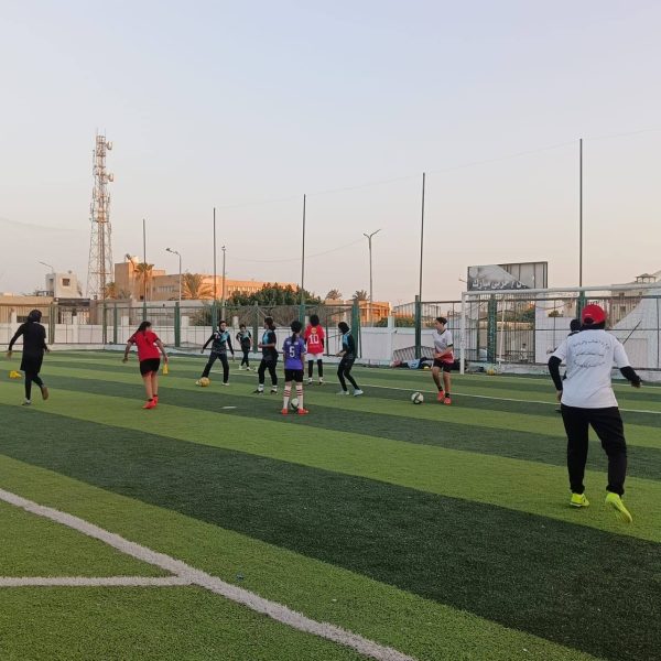 استمرار تدريبات "1000 بنت 1000 حلم" لخماسي كرة القدم بمركز الطور - 1 - سيناء الإخبارية