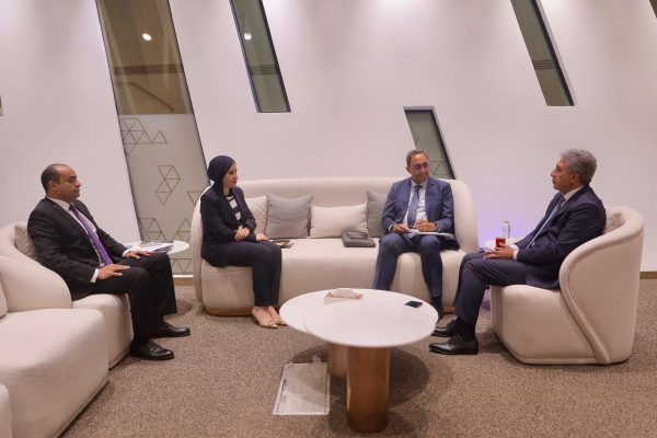 وزير السياحة يلتقي بمحافظ قنا لبحث خطط الترويج والتطوير السياحي بالمحافظة - 13 - سيناء الإخبارية