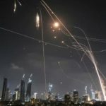 إيران تشن هجوماً صاروخياً جديداً على إسرائيل واستهداف مبنى في تل أبيب - 1 - سيناء الإخبارية